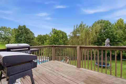 Exterior - 122 Saddle Brook Cir, Berea, KY 40403 photo 4 of 19