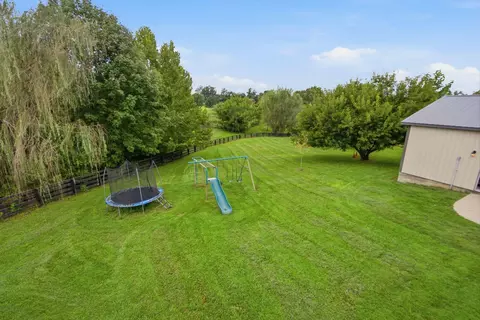 Exterior - 122 Saddle Brook Cir, Berea, KY 40403 photo 15 of 19