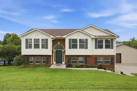 Exterior - 122 Saddle Brook Cir, Berea, KY 40403 photo 2 of 19