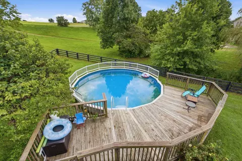 Exterior - 122 Saddle Brook Cir, Berea, KY 40403 photo 16 of 19