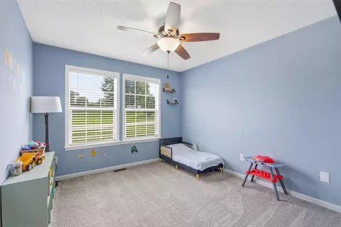 Bedroom - 122 Saddle Brook Cir, Berea, KY 40403 photo 2 of 6