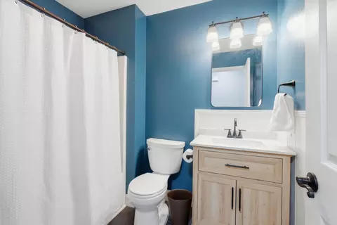 Bath - 122 Saddle Brook Cir, Berea, KY 40403 photo 1 of 3