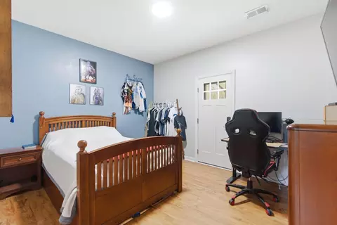 Bedroom - 122 Saddle Brook Cir, Berea, KY 40403 photo 5 of 6