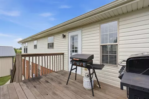 Exterior - 122 Saddle Brook Cir, Berea, KY 40403 photo 5 of 19