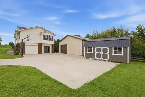 Exterior - 122 Saddle Brook Cir, Berea, KY 40403 photo 14 of 19