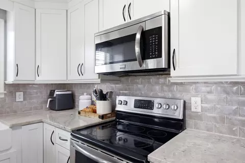 Kitchen - 122 Saddle Brook Cir, Berea, KY 40403 photo 3 of 4