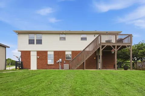 Exterior - 122 Saddle Brook Cir, Berea, KY 40403 photo 10 of 19