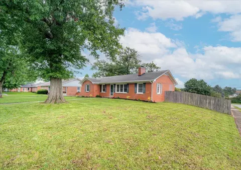 501 Nottaway Dr, Nicholasville, KY 40356