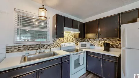 Kitchen - 80 Windjammer Pl, Hardin, KY 42048 photo 2 of 2