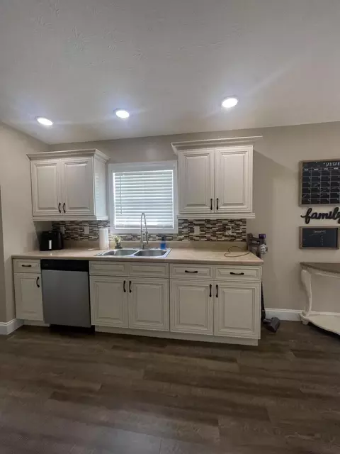 Kitchen - 25 Hickory Hill Dr, Corbin, KY 40701 photo 1 of 2