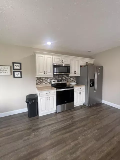 Kitchen - 25 Hickory Hill Dr, Corbin, KY 40701 photo 2 of 2