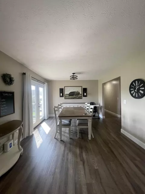 Dining - 25 Hickory Hill Dr, Corbin, KY 40701 photo 2 of 3
