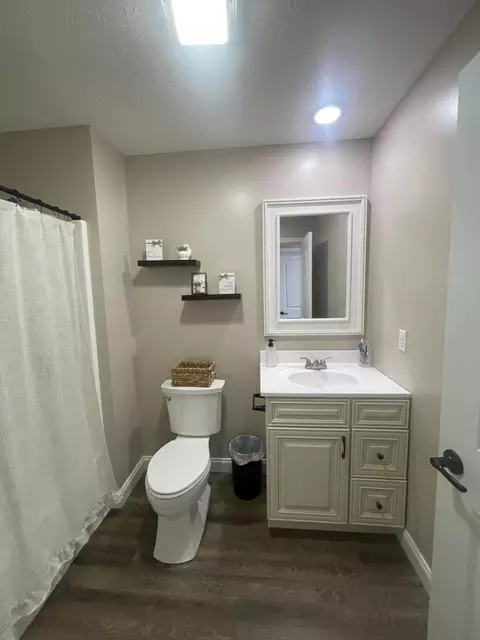 Bath - 25 Hickory Hill Dr, Corbin, KY 40701 photo 1 of 1