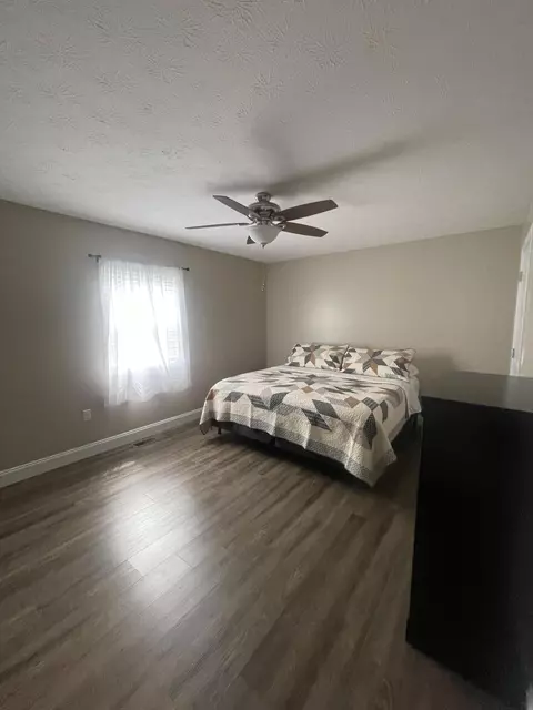 Bedroom - 25 Hickory Hill Dr, Corbin, KY 40701 photo 3 of 3