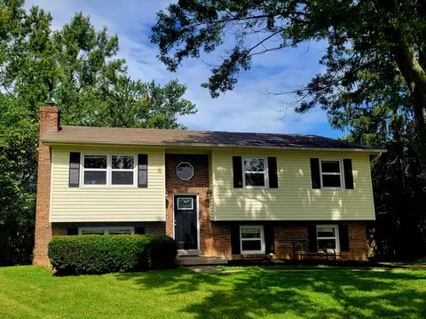 1401 Yosemite Cir, Lexington, KY 40517