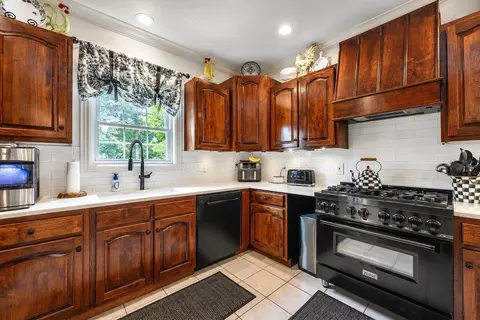 Kitchen - 170 E Main St, Paris, KY 40361 photo 3 of 5