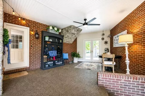 Exterior - 170 E Main St, Paris, KY 40361 photo 7 of 14