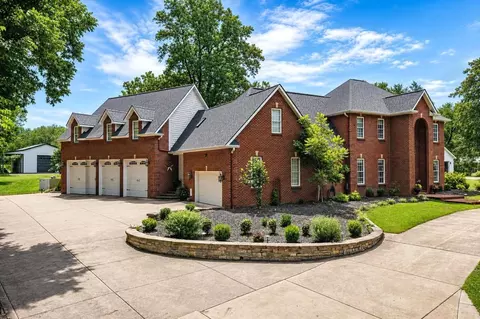 Exterior - 170 E Main St, Paris, KY 40361 photo 2 of 14
