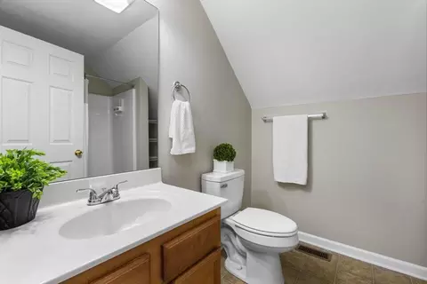 Bath - 109 Cornwallis Dr, Georgetown, KY 40324 photo 2 of 2