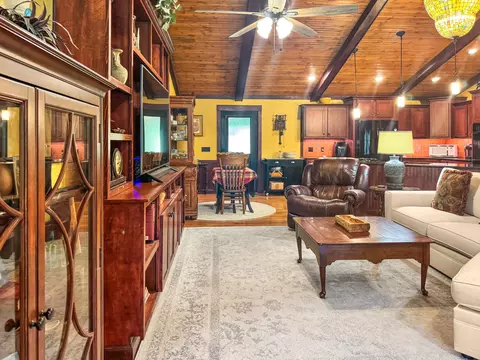 Living - 96 Cedar Glen Ct, Murray, KY 42071 photo 2 of 4
