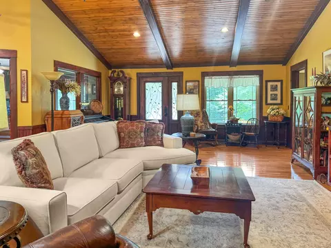 Living - 96 Cedar Glen Ct, Murray, KY 42071 photo 3 of 4