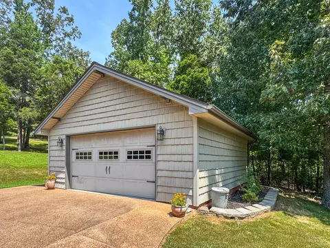 Exterior - 96 Cedar Glen Ct, Murray, KY 42071 photo 11 of 12