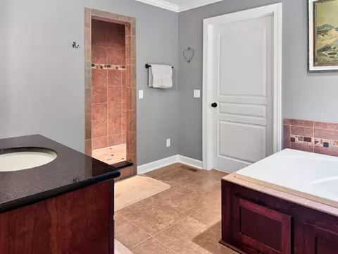 Bath - 96 Cedar Glen Ct, Murray, KY 42071 photo 8 of 11