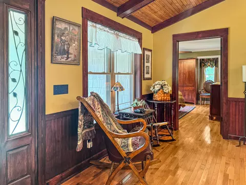 Entry Way - 96 Cedar Glen Ct, Murray, KY 42071 photo 2 of 4