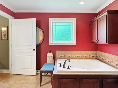 Bath - 96 Cedar Glen Ct, Murray, KY 42071 photo 3 of 11