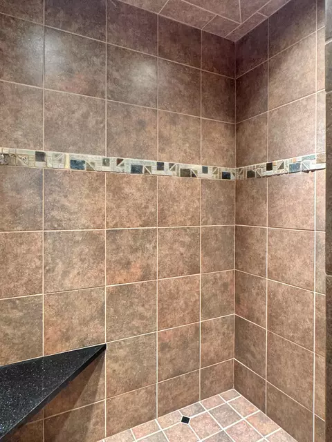 Bath - 96 Cedar Glen Ct, Murray, KY 42071 photo 4 of 11