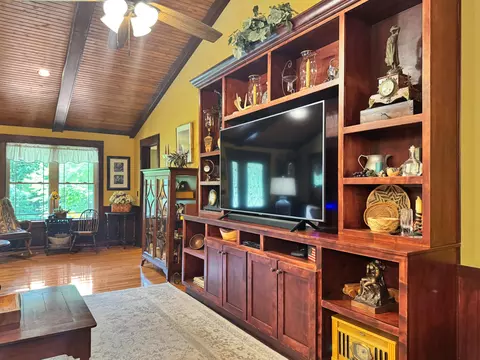 Living - 96 Cedar Glen Ct, Murray, KY 42071 photo 4 of 4