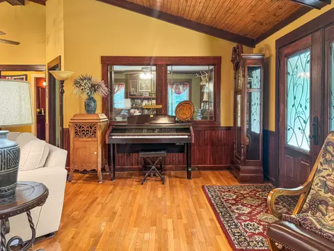 Entry Way - 96 Cedar Glen Ct, Murray, KY 42071 photo 3 of 4
