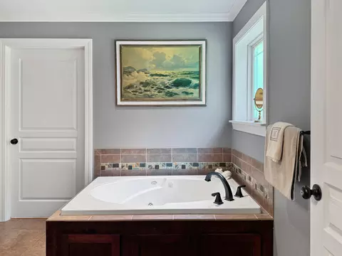 Bath - 96 Cedar Glen Ct, Murray, KY 42071 photo 6 of 11