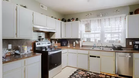 Kitchen - 645 Heron Rd, Murray, KY 42071 photo 2 of 2