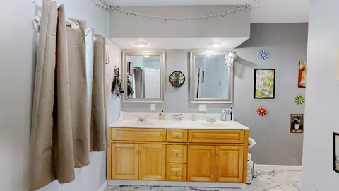 Bath - 645 Heron Rd, Murray, KY 42071 photo 1 of 3