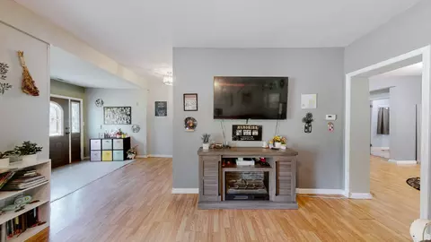 Entry Way - 645 Heron Rd, Murray, KY 42071 photo 2 of 3