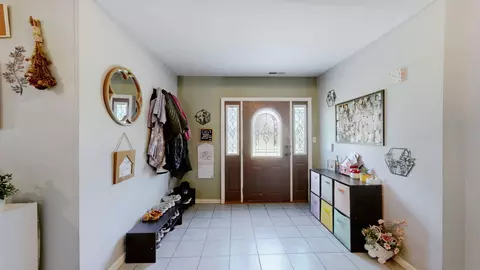 Entry Way - 645 Heron Rd, Murray, KY 42071 photo 1 of 3