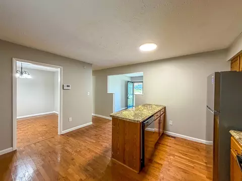 Kitchen - 1029 Cardinal Dr, Corbin, KY 40701 photo 2 of 4
