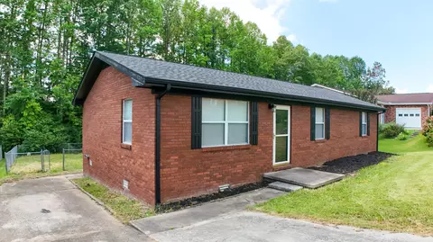 Exterior - 1029 Cardinal Dr, Corbin, KY 40701 photo 2 of 9