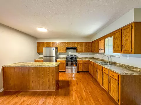 Kitchen - 1029 Cardinal Dr, Corbin, KY 40701 photo 4 of 4