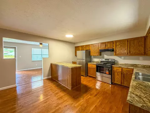 Kitchen - 1029 Cardinal Dr, Corbin, KY 40701 photo 3 of 4
