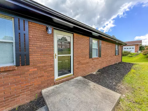 Exterior - 1029 Cardinal Dr, Corbin, KY 40701 photo 4 of 9