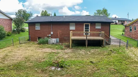 Exterior - 1029 Cardinal Dr, Corbin, KY 40701 photo 5 of 9