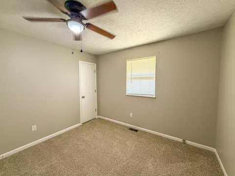 Bedroom - 1029 Cardinal Dr, Corbin, KY 40701 photo 4 of 6