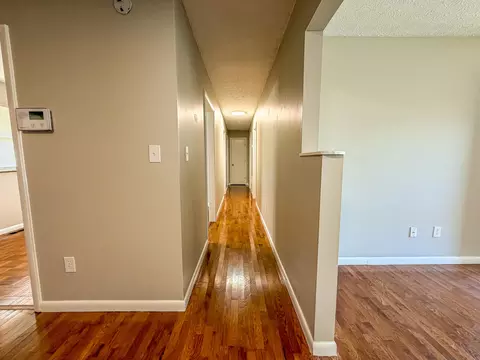 Entry Way - 1029 Cardinal Dr, Corbin, KY 40701 photo 1 of 3