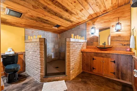 Bath - 554 Cliffview Rd, Campton, KY 41301 photo 2 of 3