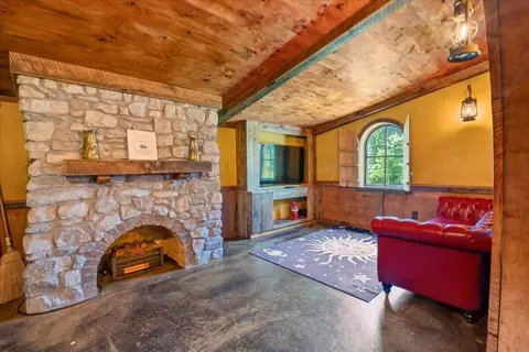 Living - 554 Cliffview Rd, Campton, KY 41301 photo 1 of 1