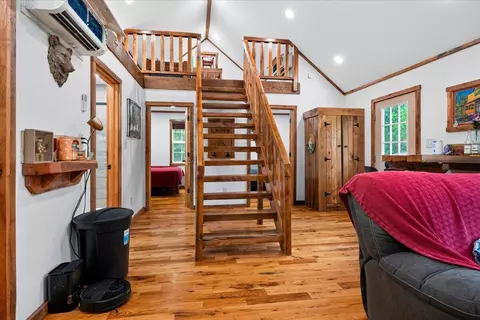 Entry Way - 554 Cliffview Rd, Campton, KY 41301 photo 12 of 15