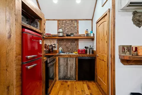 Kitchen - 554 Cliffview Rd, Campton, KY 41301 photo 5 of 5