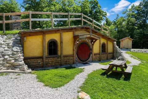 Exterior - 554 Cliffview Rd, Campton, KY 41301 photo 5 of 24